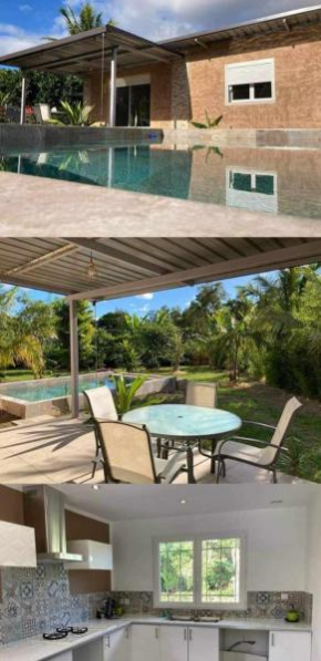 Chambre dans villa avec piscine